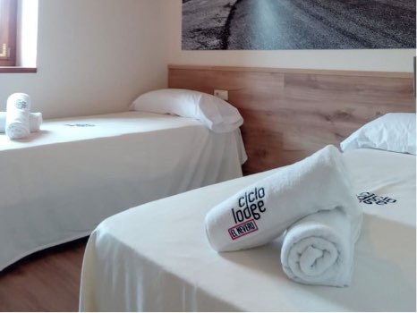 habitación doble del alojamiento para ciclistas Ciclolodge El Nevero en Lozoya