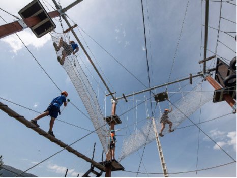 centro multiaventura con parque de aventuras, tirolinas y parque de bolas