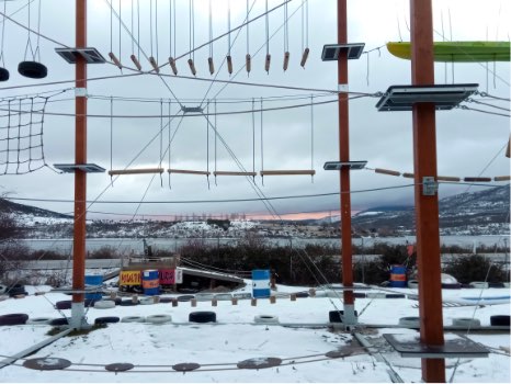 Cómo nieva en el parque de aventuras de cuerdas y tirolinas de Lozoya