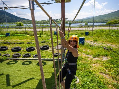 Instalación exterior del centro multiaventura de Lozoya en plena Sierra de Madrid